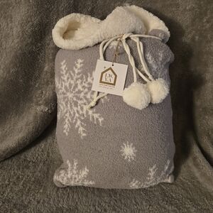 L.W.Y.A. Plush Snowflake Throw Blanket